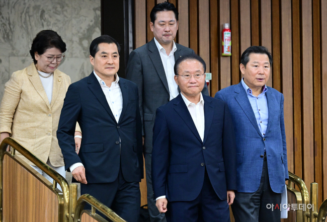 [포토] 원내대책회의 참석하는 윤재옥-박대출-이철규