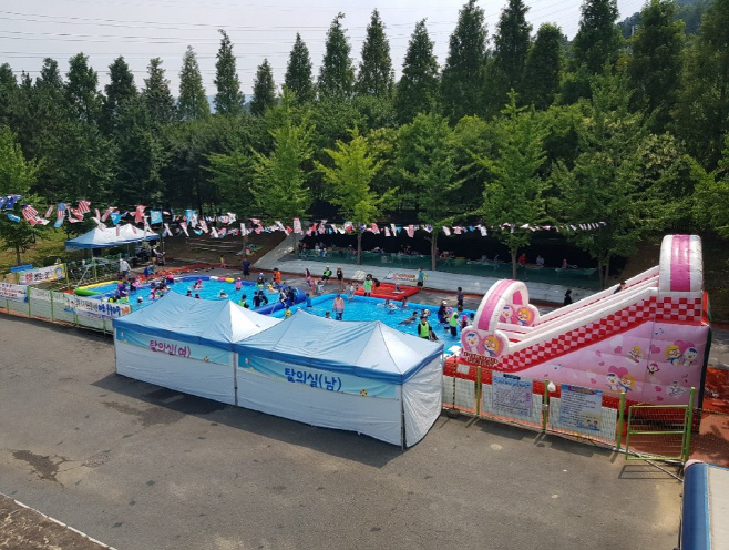 8.1(자원순환시설 어린이 야외 물놀이장 개장)사진