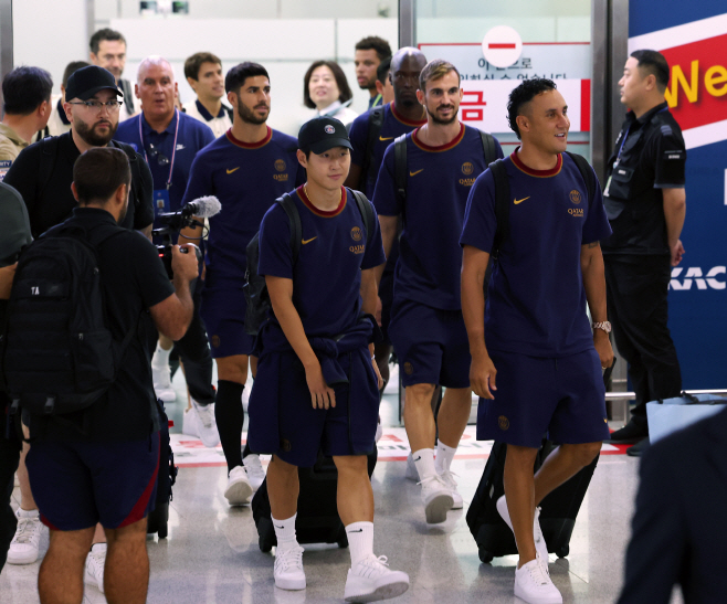 입국하는 PSG 이강인<YONHAP NO-2655>