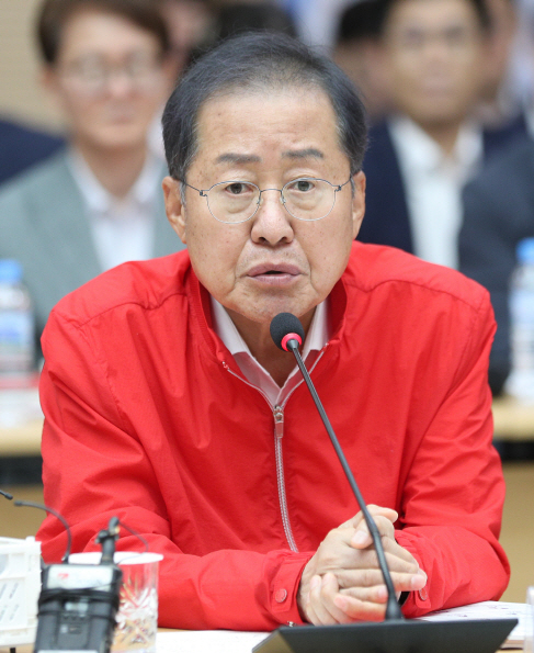 발언하는 홍준표 대구시장<YONHAP NO-2745>