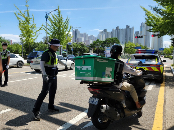 2. 불법 일삼는 오토바이 시동 못 건다