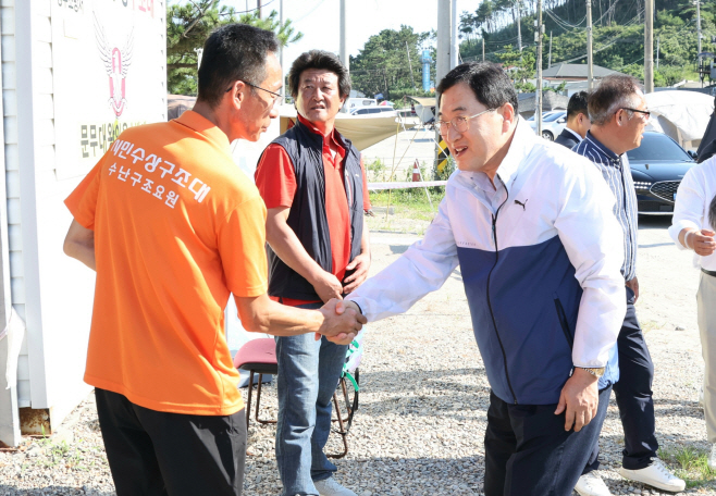 낙영 경주시장이 지난 3일 지역 해수욕장을 찾아 안전관리 요원