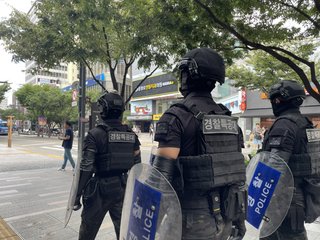 대구 도심에 나타난 경찰 특공대<YONHAP NO-1856>