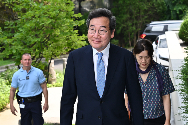 주한 프랑스 대사관저 들어서는 이낙연 전 대표