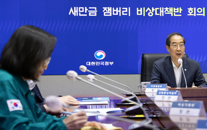 잼버리 비상 대책반 회의에서 발언하는 한덕수 총리