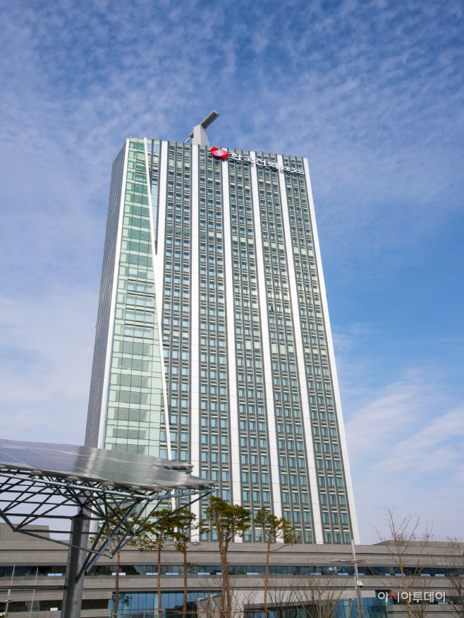 2023051001000975900053511