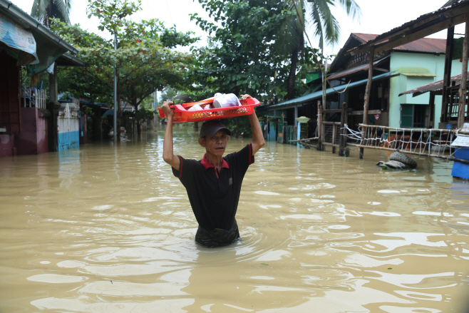 MYANMAR-BAGO-FLOOD <YONHAP NO-0056> (XINHUA)