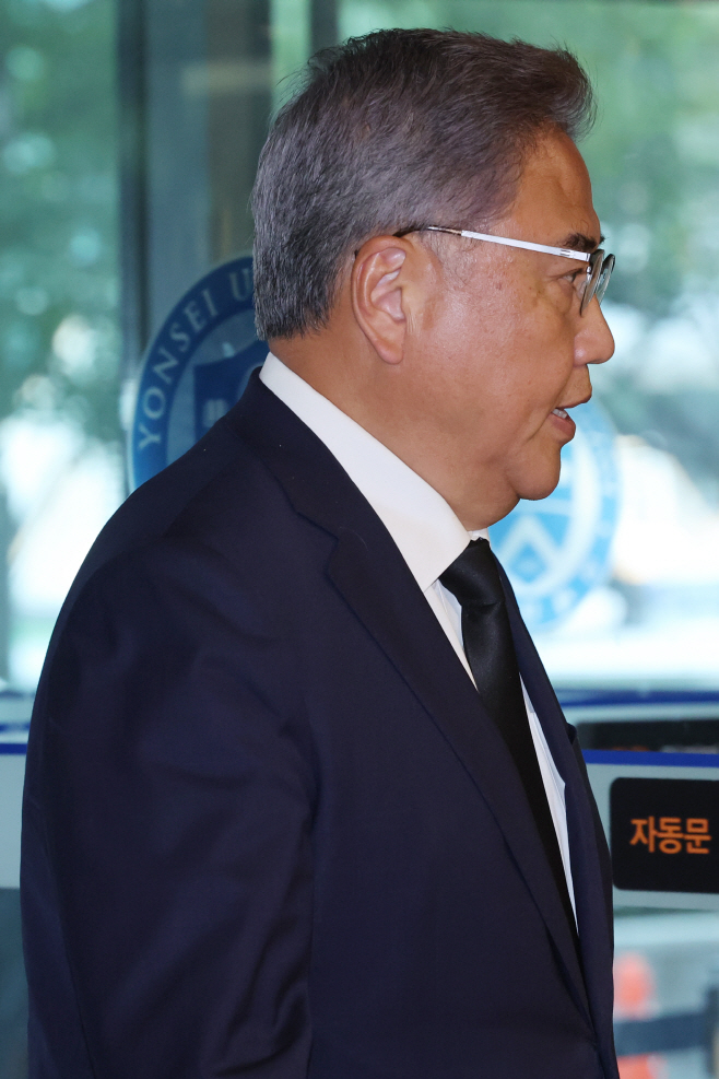 윤 대통령 부친 빈소 찾은 박진 외교부 장관