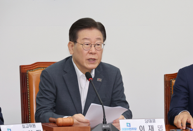 발언하는 이재명 대표
