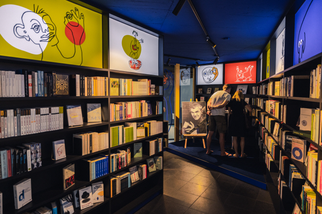 CZECH REPUBLIC MILAN KUNDERA LIBRARY