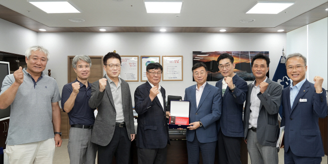 신상진 시장, 경기도법인택시운송사업조합으로부터 감사패 받아