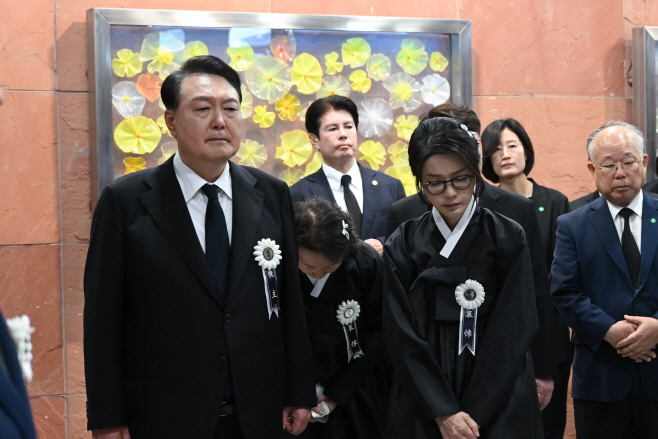 윤석열 대통령 내외, 부친 발인식 참석