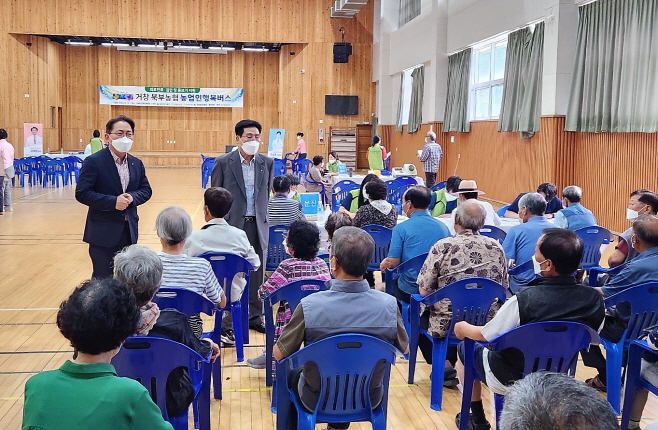 경남농협, 거창 북부농협에서‘농업인 행복버스’운행(사진2)