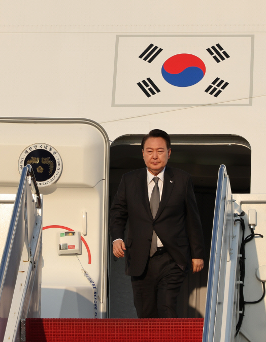 부친상 치른 윤석열 대통령, 한미일 정상회의 위해 미국 도착