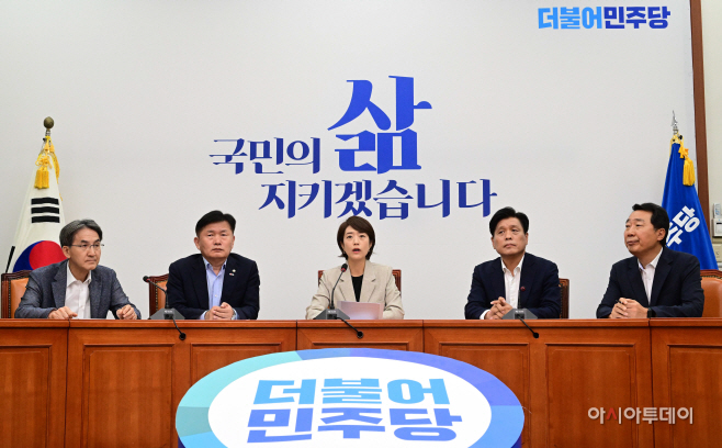 [포토] 이동관 방통위원장 후보자 관련 기자간담회 갖는 민주당