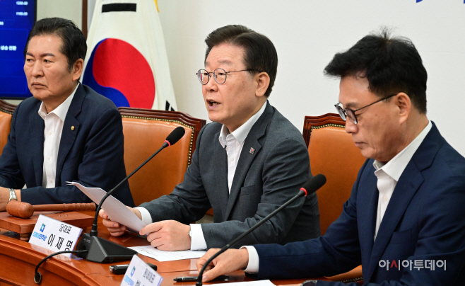 [포토] 이재명 '윤 대통령, 동해는 일본해가 아니다...강력하게 문제제기 했어야'