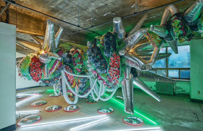 APAP7 실내 전시 작품(농림축산검역본부_이병찬의 크리처)