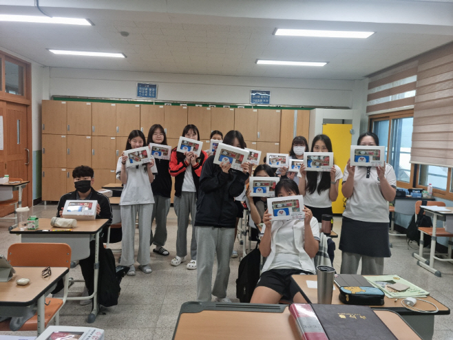 1-2 사진(영양군, 고3 수험생을 위한 수능응원키트 전달)