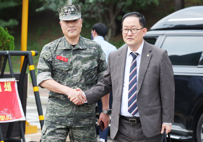 해병대사령부 들어가는 박정훈 전 수사단장