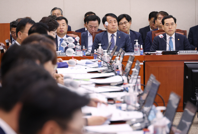 산자위 출석한 이창양 장관
