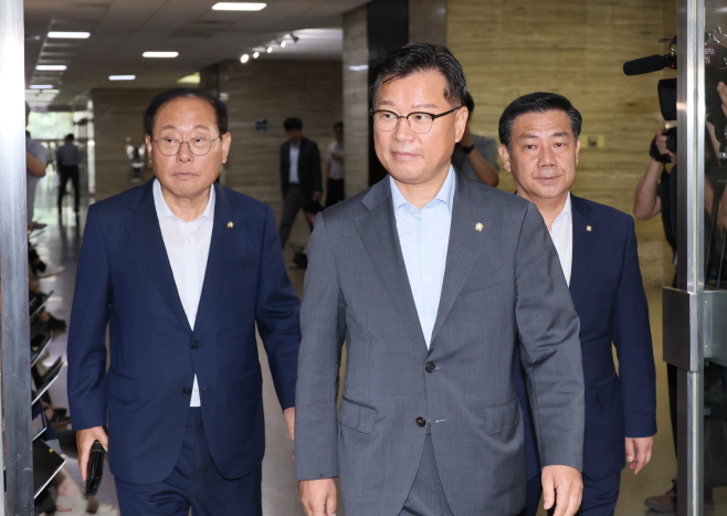 윤리특위 참석하는 이양수