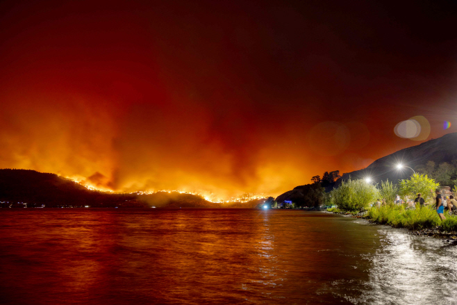 FILES-CANADA-CLIMATE-ENVIRONMENT-FIRE