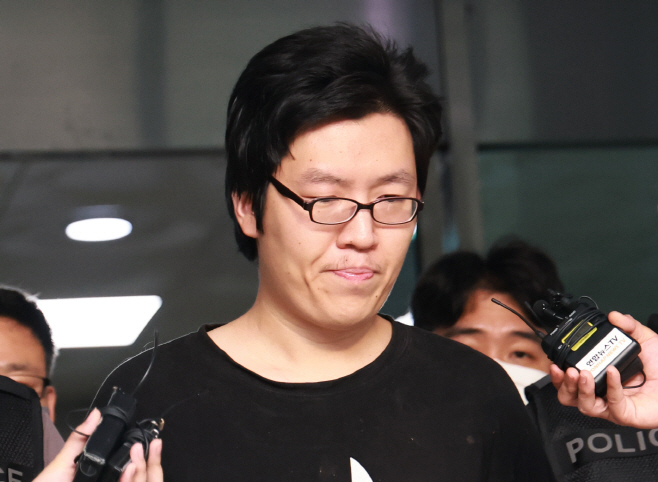 '등산로 성폭행 살인' 최윤종 검찰 송치