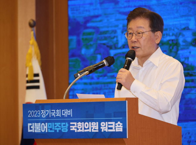 인사말 하는 이재명 대표