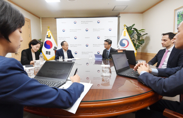추경호 부총리, S&P 연례협의단과 면담<YONHAP NO-3247>
