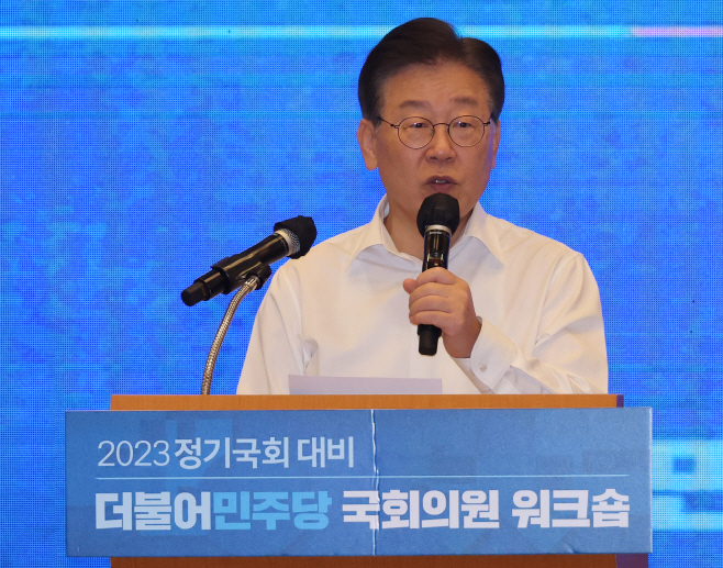 인사말 하는 이재명 대표