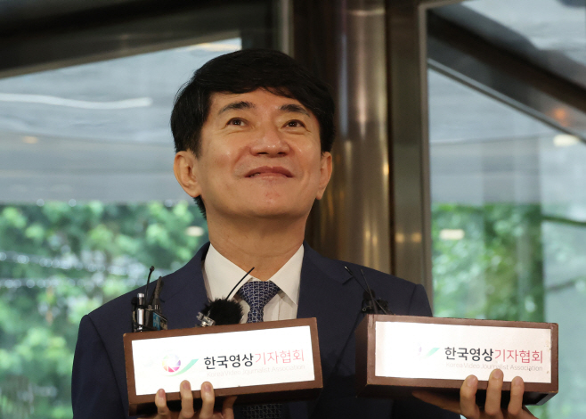 질문 듣는 이균용 대법원장 후보자<YONHAP NO-1923>