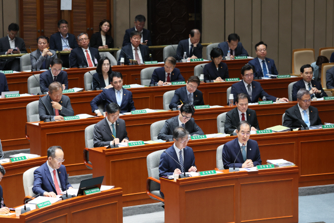 예결위 출석한 한덕수 국무총리와 국무위원들