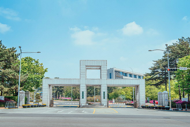 서울과기대_정문 전경1