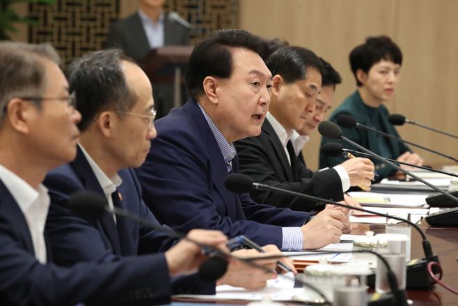 비상경제민생회의 발언하는 윤석열 대통령