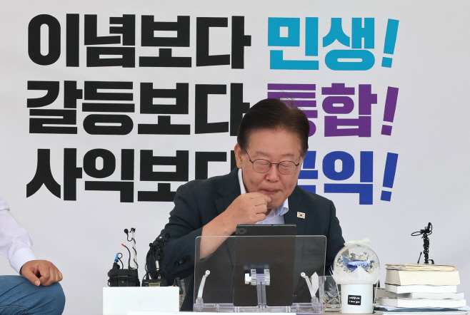 소금 섭취하는 이재명 대표