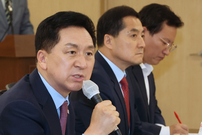추석 임금체불 대책 간담회 하는 김기현 대표
