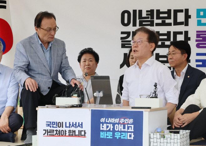이재명 위로 방문한 이해찬