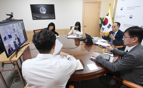 추경호 부총리, IMF 연례협의 대표단 면담<YONHAP NO-3824>