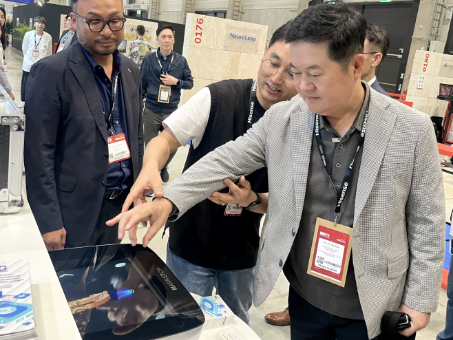[IFA 2023] IFA에 출품한 한국 기업 부스 둘러보는 김고현 무협
