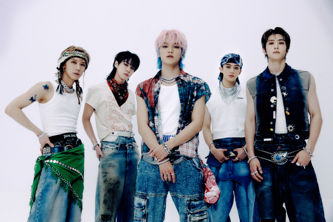 NCT 정규 4집 타이틀 곡 'Baggy Jeans' 이미지 1