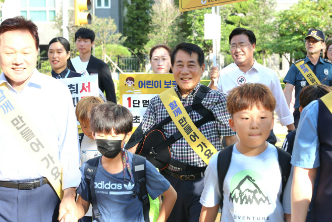 양산시장 경남지사 교통안전 캠페인1 (1)