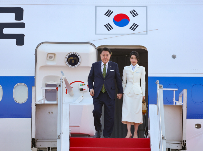 윤석열 대통령 내외 인니 도착