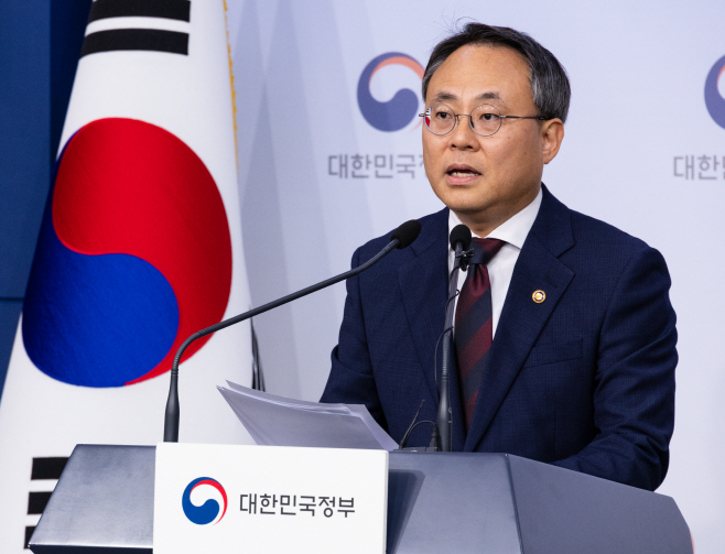 민주화운동기념사업회 감사 결과 발표하는 고기동 행안부 차관