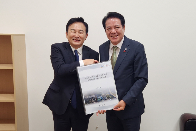 원희룡 국토부장관(왼쪽)과 최대호 안양시장(오른쪽)