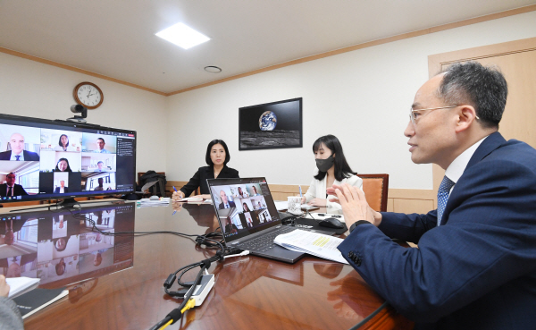 추경호 부총리, IMF 연례협의 대표단 면담<YONHAP NO-3823>