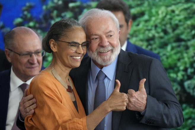 '아마존의 날' 환경장관과 엄지 치켜든 룰라 브라질 대통령