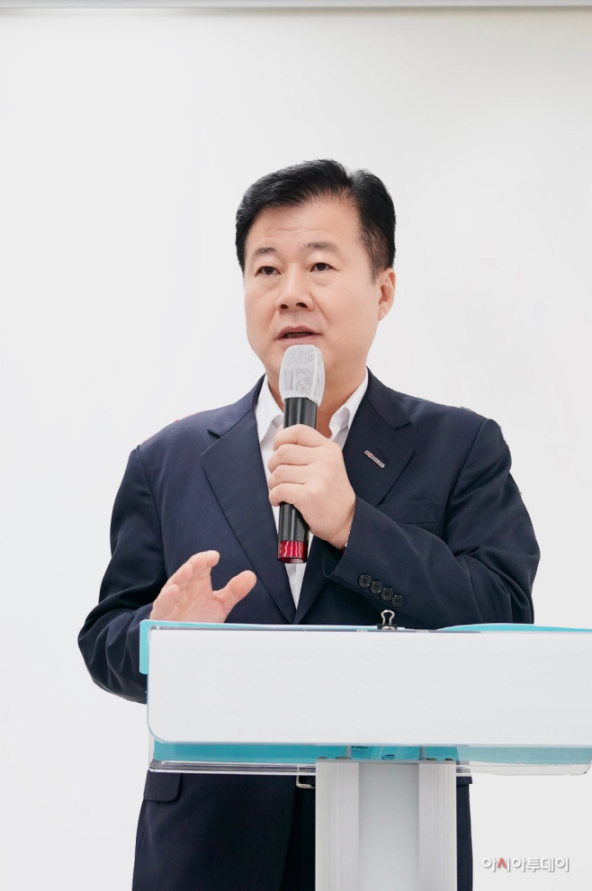 사진2. 강석진 중진공 이사장의 취임사 모습
