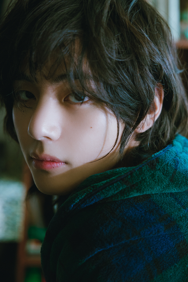 방탄소년단 뷔_솔로 앨범 Layover 콘셉트 포토(1)