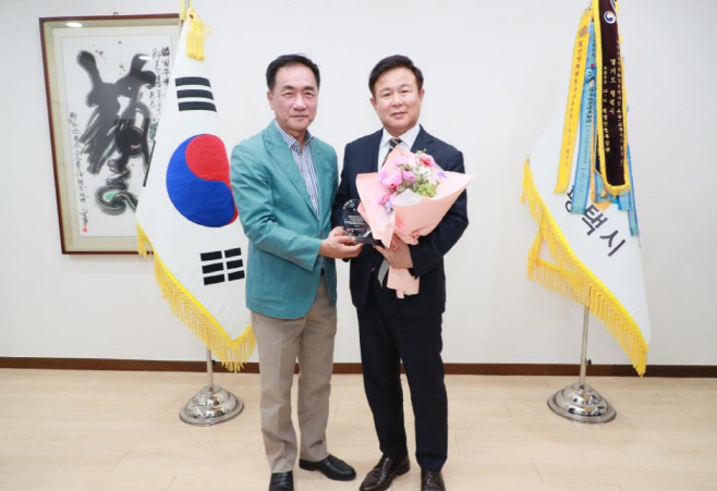 평택시, 평택대학교 이동현 총장 감사패 수여
