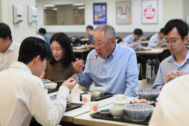 류진 전경련 회장 구내식당 우리 수산물 애용